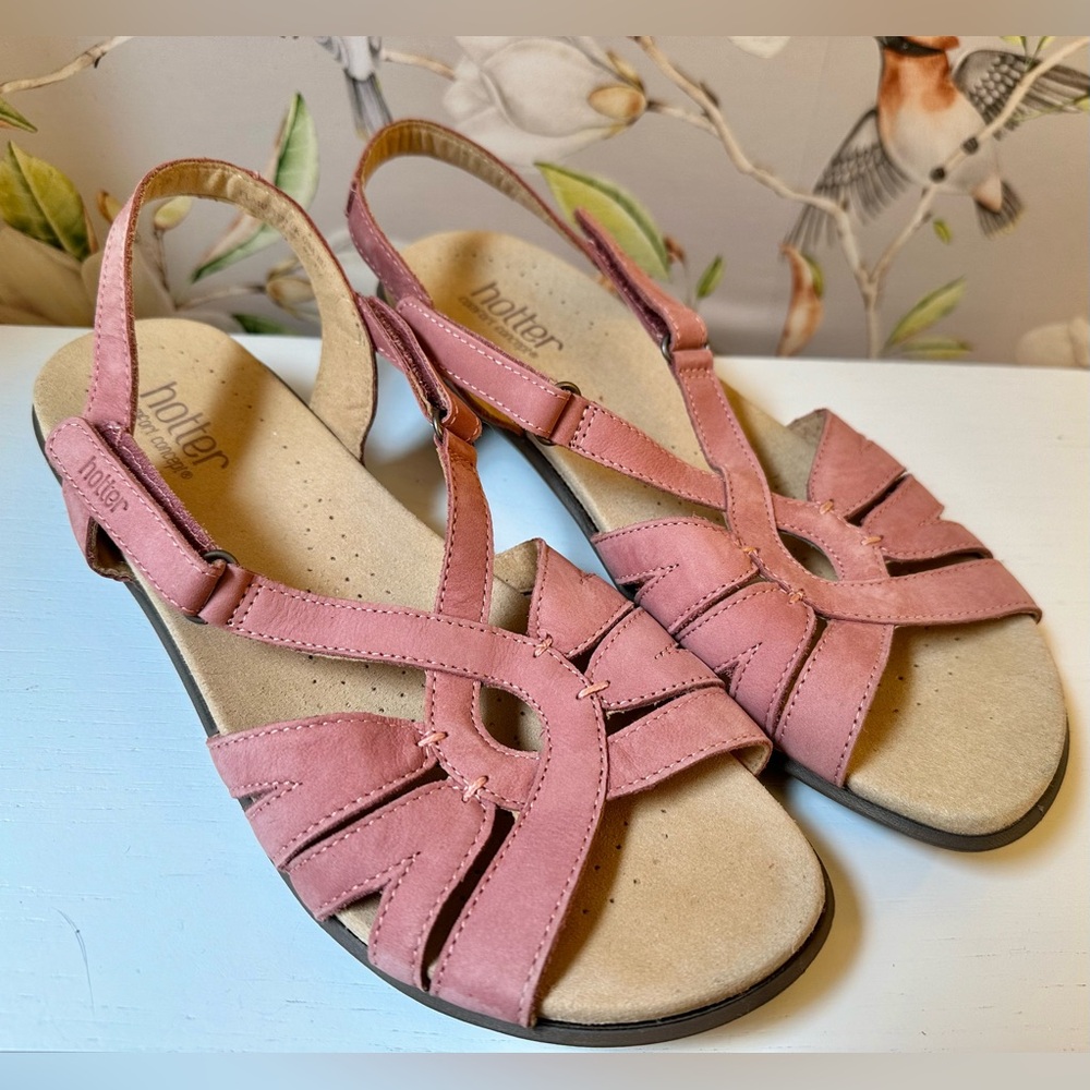 NWOT Hotter sandals, blush pink. Comfy soles.